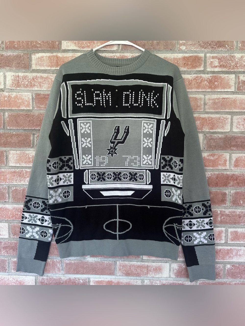 San Antonio Spurs Holiday Christmas Sweater Men’s Medium Lights Up NBA Fan